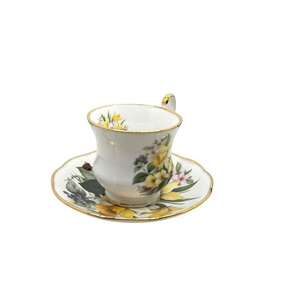 Queens Fine Bone China Floral Tea Cup & Saucer Set With Gold Trim - Picture 9 of 11